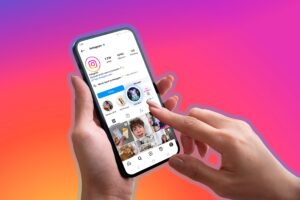 instagram-highlights-on-a-phone-screen