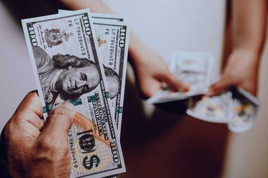 La mayoría de pequeños negocios en El Salvador aún depende del efectivo