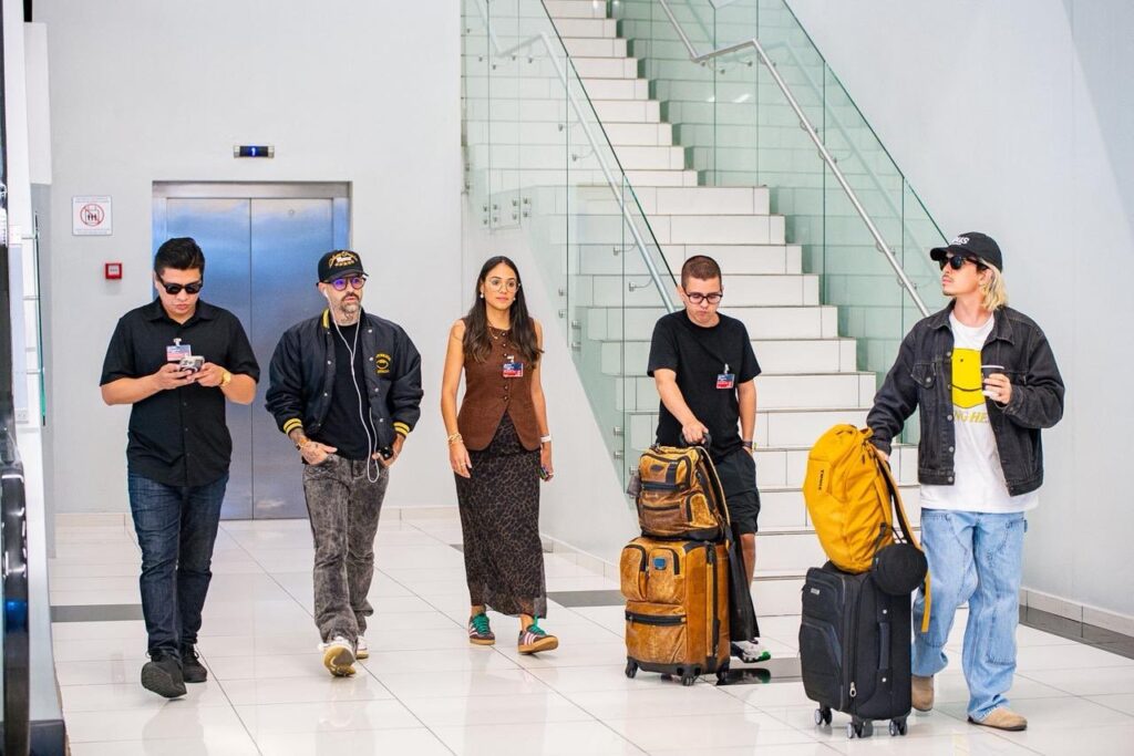 Tour El Salvador arranca con show de Mike Bahía en el Centro Histórico