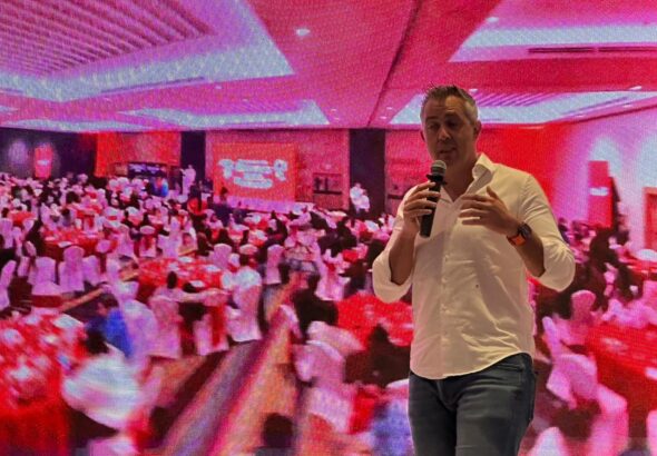 Claro El Salvador entrega 151 becas escolares en 2026