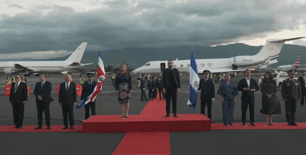 Bukele participa en acto oficial en Costa Rica