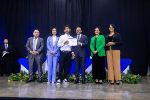 Asamblea Legislativa ha beneficiado a 350 jóvenes con becas universitarias