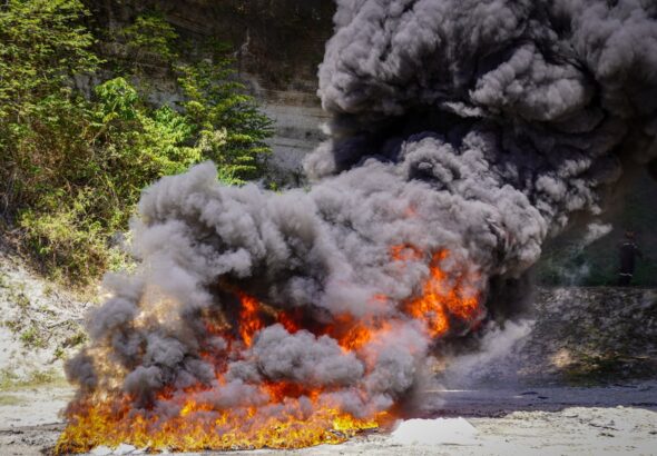Destruyen millonario cargamento de cocaína en operativo conjunto