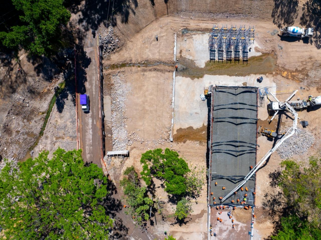 Nuevo puente en Chalatenango Sur avanza y fortalece conectividad