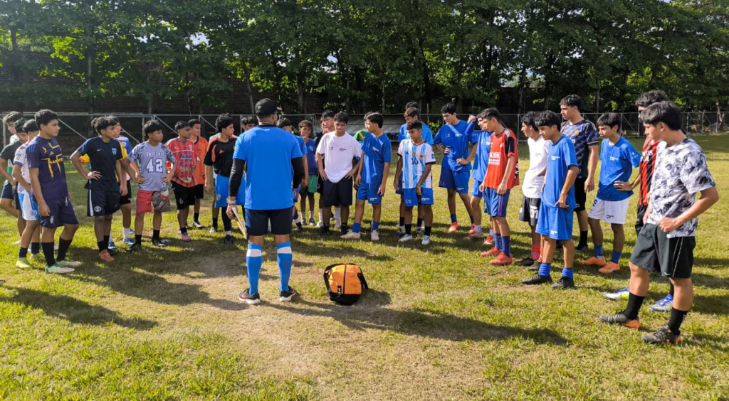 Selecciones nacionales mantienen actividad constante, informa Yamil Bukele