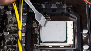 Por qué cambiar la pasta térmica puede salvar tu computadora