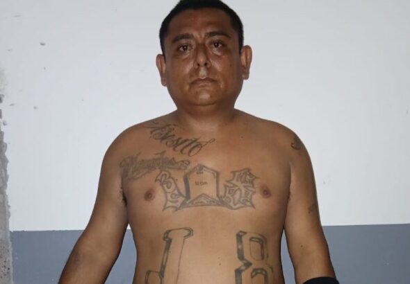 Entregan a dos pandilleros en frontera Las Chinamas