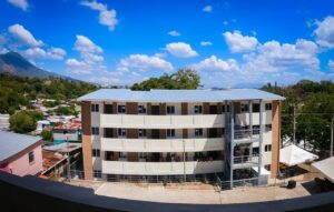 Entregan apartamentos a 80 familias que vivían en riesgo