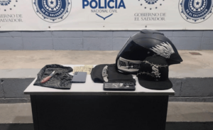 Capturan a dos jóvenes por robo en Soyapango