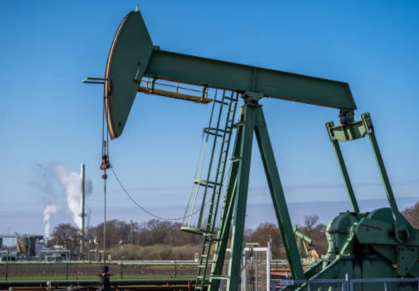 Petróleo supera los US$106 y toma impulso en los mercados