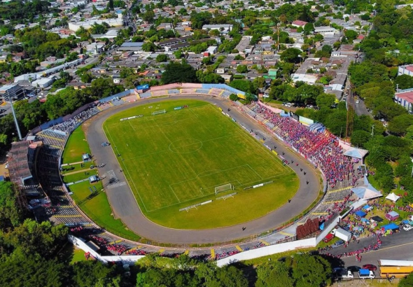 Avanza financiamiento para mejorar escenarios deportivos en El Salvador