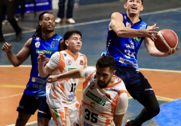 San Salvador gana de visita y toma protagonismo en la liga