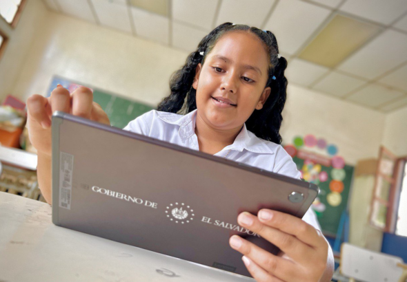 Avalan US$501 millones para transformar el sistema educativo con tecnología