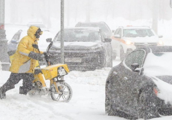 Fuertes nevadas y bajas temperaturas activan alerta en Moscú