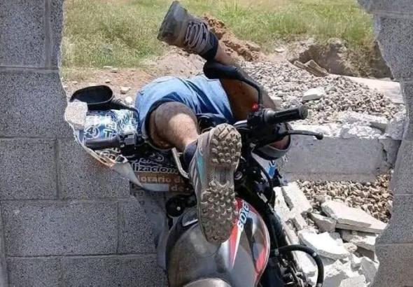 Motociclista gravemente herido tras impactar contra escuela en La Blanca, San Marcos