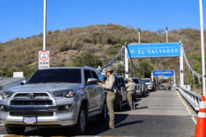 Filas en Las Chinamas por ingreso masivo de guatemaltecos en Semana Santa