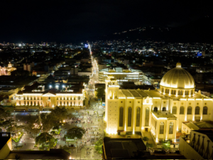 Centro Histórico lidera visitas en Semana Santa con miles de turistas en El Salvador