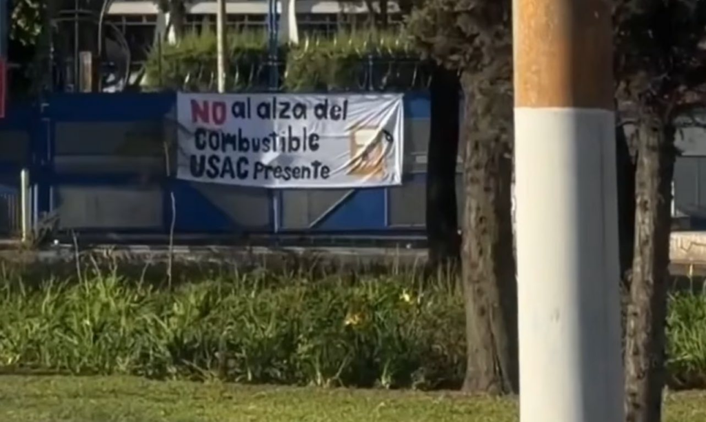 Protestas y bloqueos por alza de combustibles en Guatemala