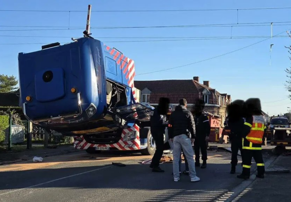 Accidente entre tren de alta velocidad y camión genera emergencia en Francia