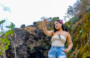 Alta afluencia de turistas en Puerta del Diablo durante vacaciones