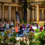 Palacio Nacional recibe jornada de yoga como parte de Surf City Wellness Connection