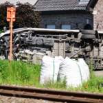 Autobús escolar es embestido por tren de alta velocidad en Bélgica: varios menores resultan heridos
