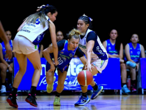 San Salvador aprovecha el cierre y vence a Santa Tecla Imdels en el juego 1