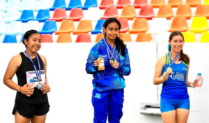 Adriana Bermúdez rompe récord nacional y destaca en el atletismo salvadoreño