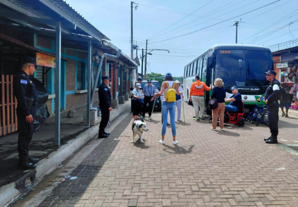 Más de 900 turistas llegan a El Salvador a bordo del crucero Volendam