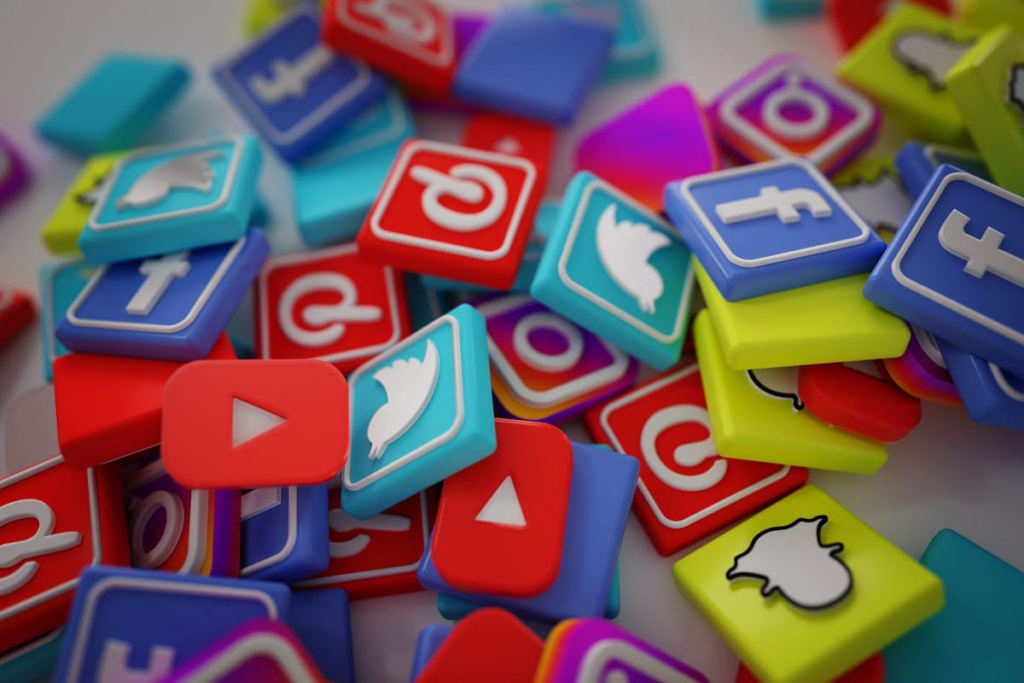 «Las redes sociales están haciendo infelices a los niños»: Reino Unido anuncia veto histórico para menores de 16 años