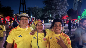 Afición colombiana protagoniza una fiesta en el Azteca durante victoria ante Uzbekistán