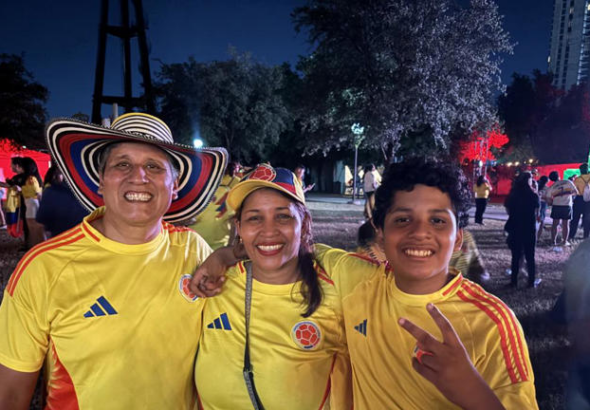Afición colombiana protagoniza una fiesta en el Azteca durante victoria ante Uzbekistán
