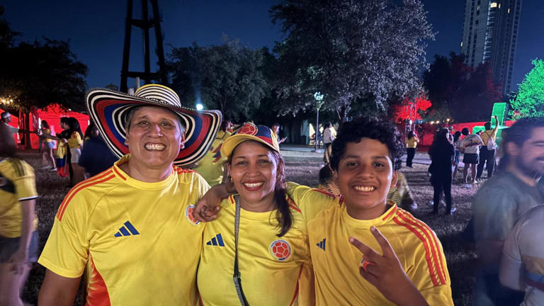 Afición colombiana protagoniza una fiesta en el Azteca durante victoria ante Uzbekistán