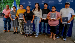 Beneficiarios agradecen entrega de títulos de propiedad en Morazán