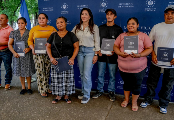 Beneficiarios agradecen entrega de títulos de propiedad en Morazán