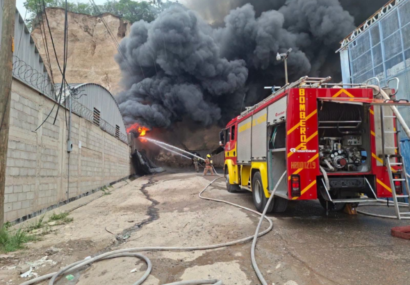 Rescate continúa en Tegucigalpa: familiares aseguran que hay sobrevivientes bajo los escombros
