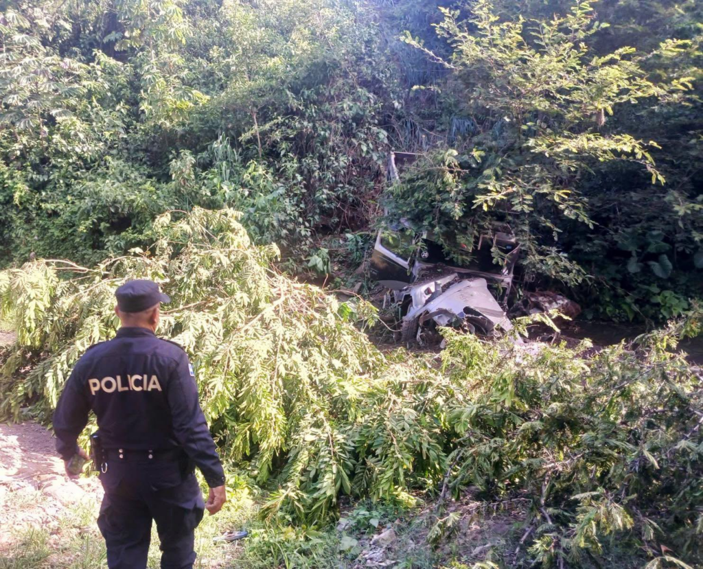 Exceso de velocidad habría provocado fatal accidente en carretera hacia Sonsonate