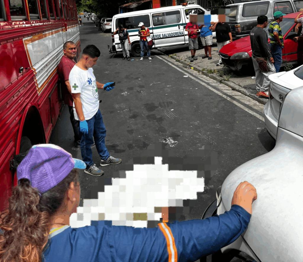 Trágico accidente deja a menor fallecido tras ser impactado por unidad del transporte colectivo