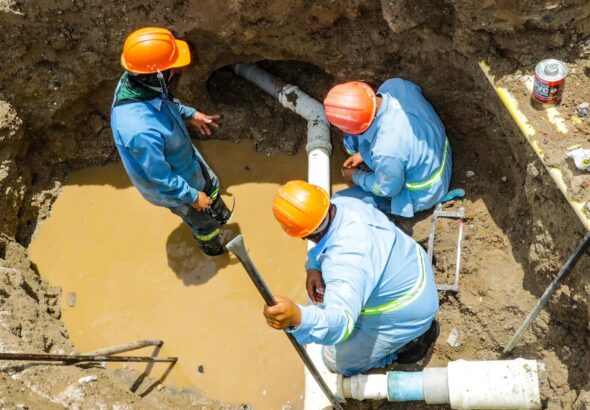 Cuadrillas de ANDA atienden emergencia en la red hídrica de San Salvador Centro
