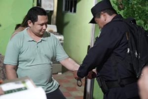 Capturan a dos personas por presunto fraude contra 60 clientes de una entidad bancaria