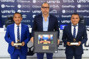Iván Barton y David Morán reciben homenaje por poner en alto a El Salvador en el Mundial 2026
