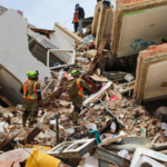 Rescatistas salvadoreños mantienen operativo en edificio colapsado tras marcación positiva de unidad canina