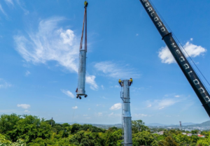 Ministerio de Obras Públicas instala la tercera de 23 torres del Aerocable