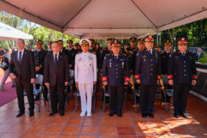 Homenaje póstumo honra la memoria de héroes policiales fallecidos en el cumplimiento del deber