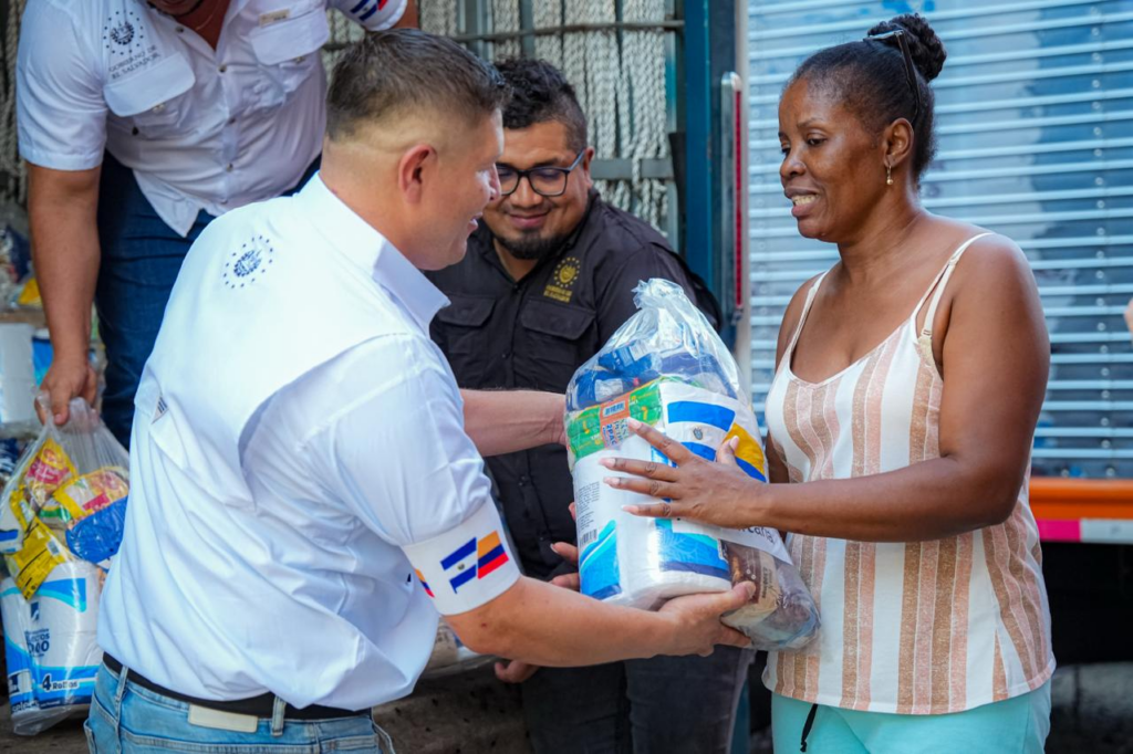 Ayuda salvadoreña llega a Colombia: alimentos, agua y apoyo emocional para familias afectadas
