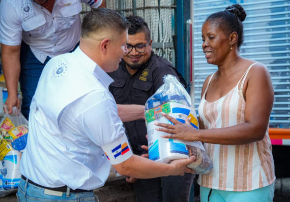 Ayuda salvadoreña llega a Colombia: alimentos, agua y apoyo emocional para familias afectadas