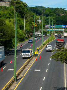 MOP instalará postes con la bandera de El Salvador en carretera hacia Sonsonate