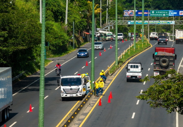 MOP instalará postes con la bandera de El Salvador en carretera hacia Sonsonate