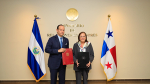 El Salvador y Panamá firman convenio para fortalecer la formación diplomática