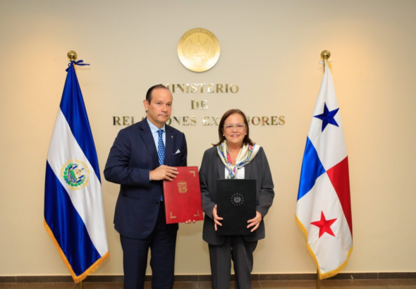 El Salvador y Panamá firman convenio para fortalecer la formación diplomática